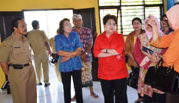 Rumah Pintar ditinjau Ny Menokesra