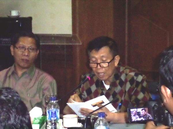 Gubernur Bali Made Mangku Pastika saat membaca kata-kata mutiara. (foto: inilahbali.com)