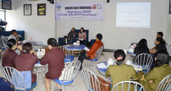 Suasana dialog "Bali Mandara, Bagaimana JKBM Setelah Ada BPJS Kesehatan” di Denpasar.